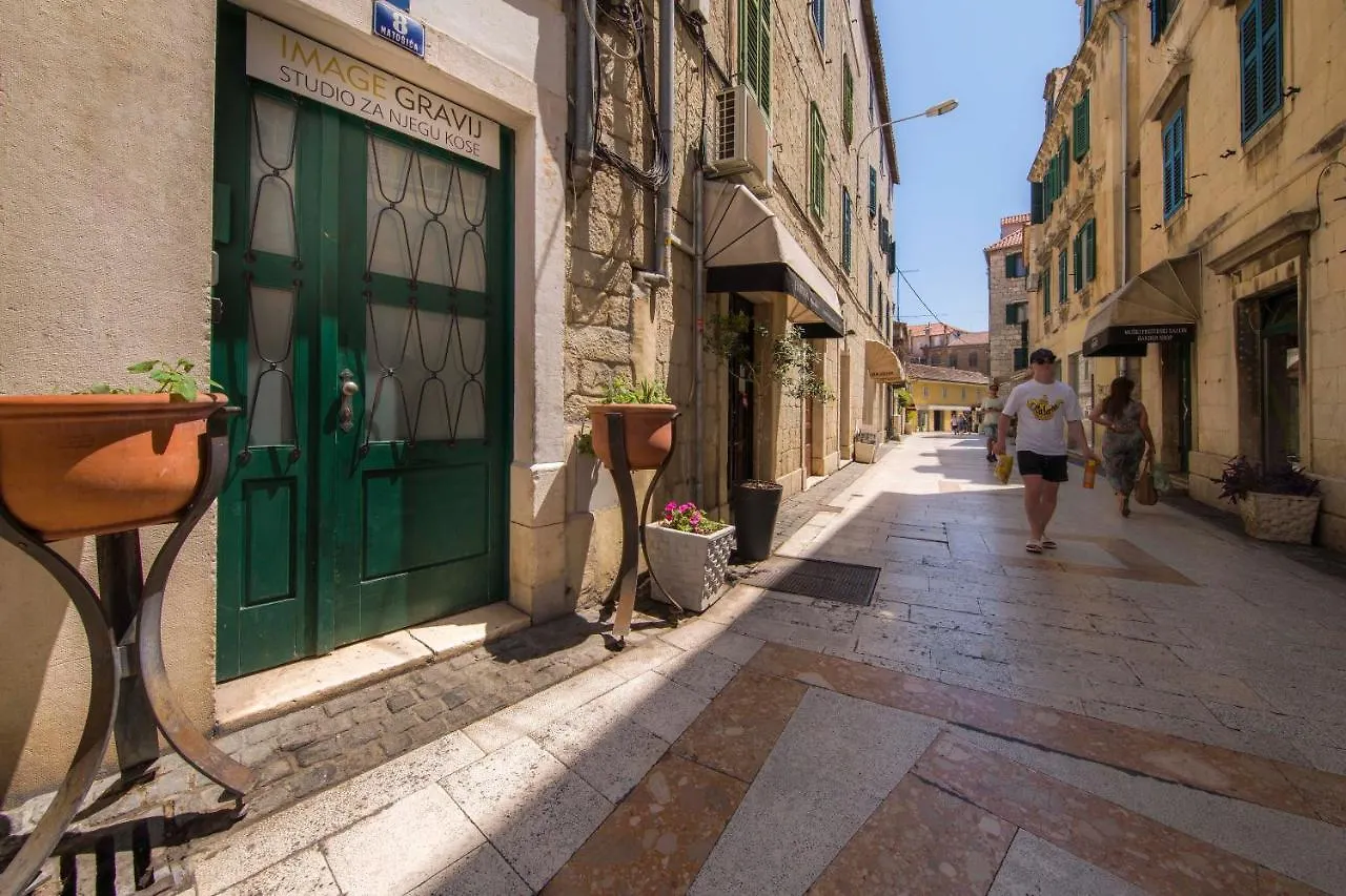 Hidden Luxury Residence 2Br With Terrace Split 0*,