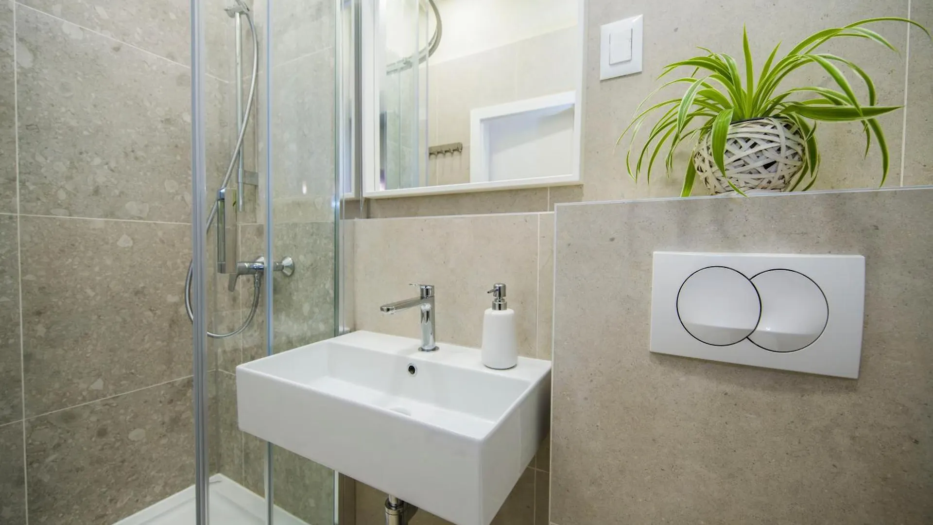 Hidden Luxury Residence 2Br With Terrace Split 0*,