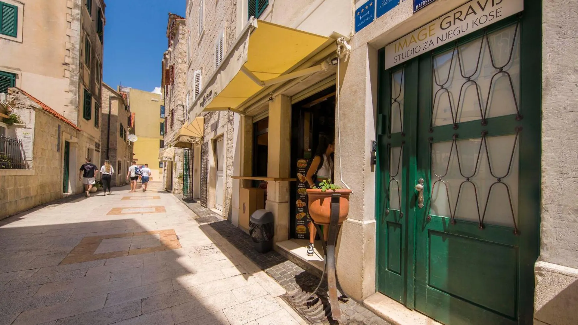 Hidden Luxury Residence 2Br With Terrace Split 0*,